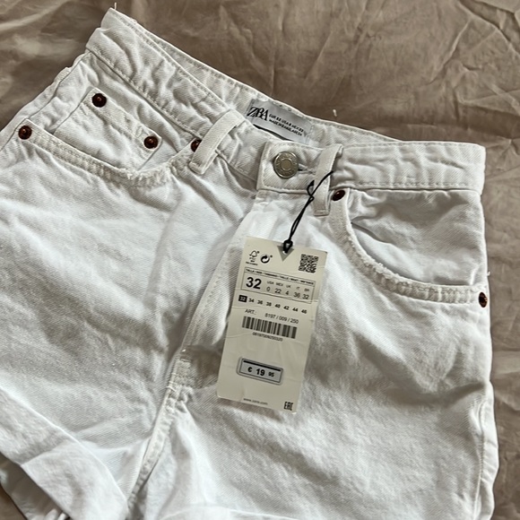 Zara High Waisted Shorts - Picture 2 of 4